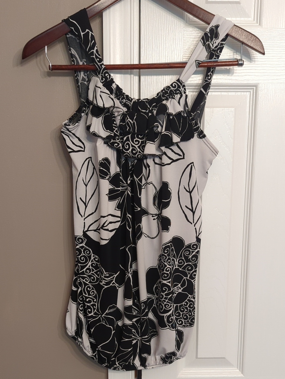 Y2K Women’s Black & White Floral Ruffle Neck Tank Top